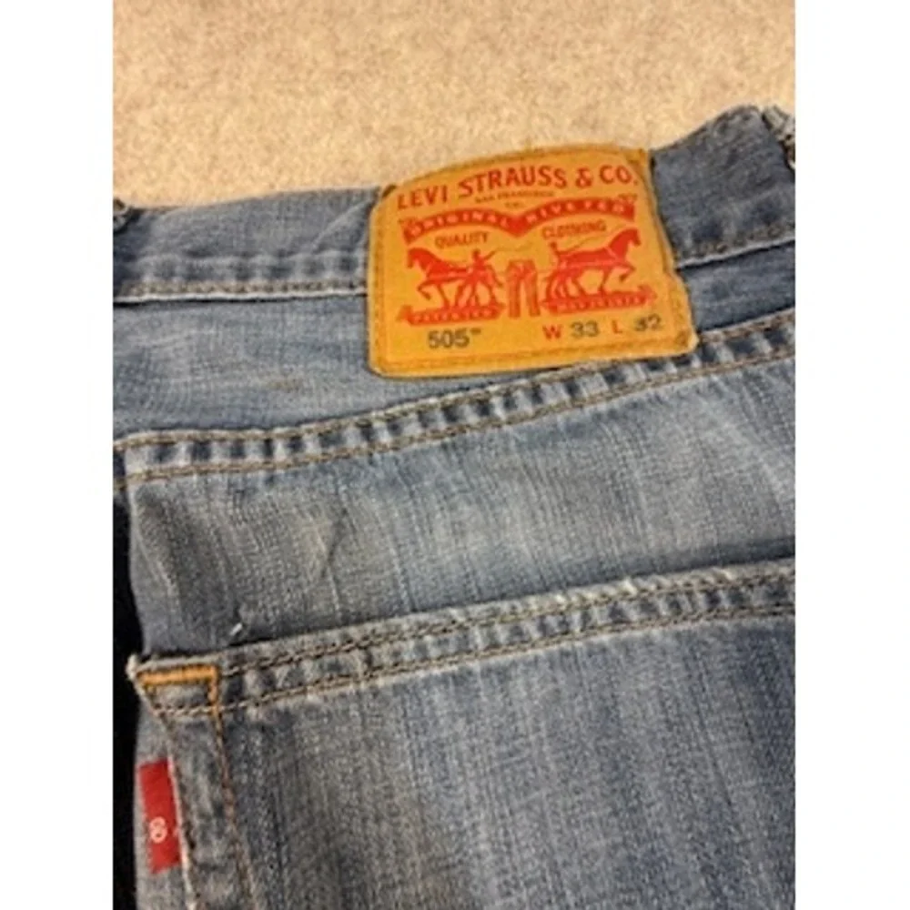 Levis 505 Regular Fit Straight Leg‎ Jeans Mens 33x32 Medium Wash Blue Denim